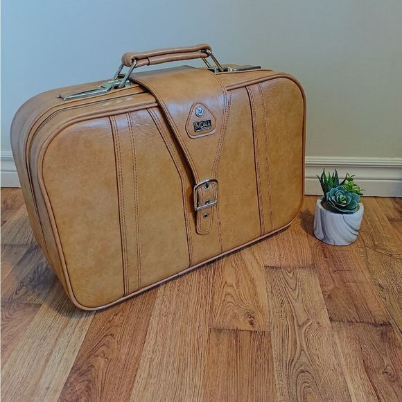 Vintage Leather Suitcase - Picture 2 of 8